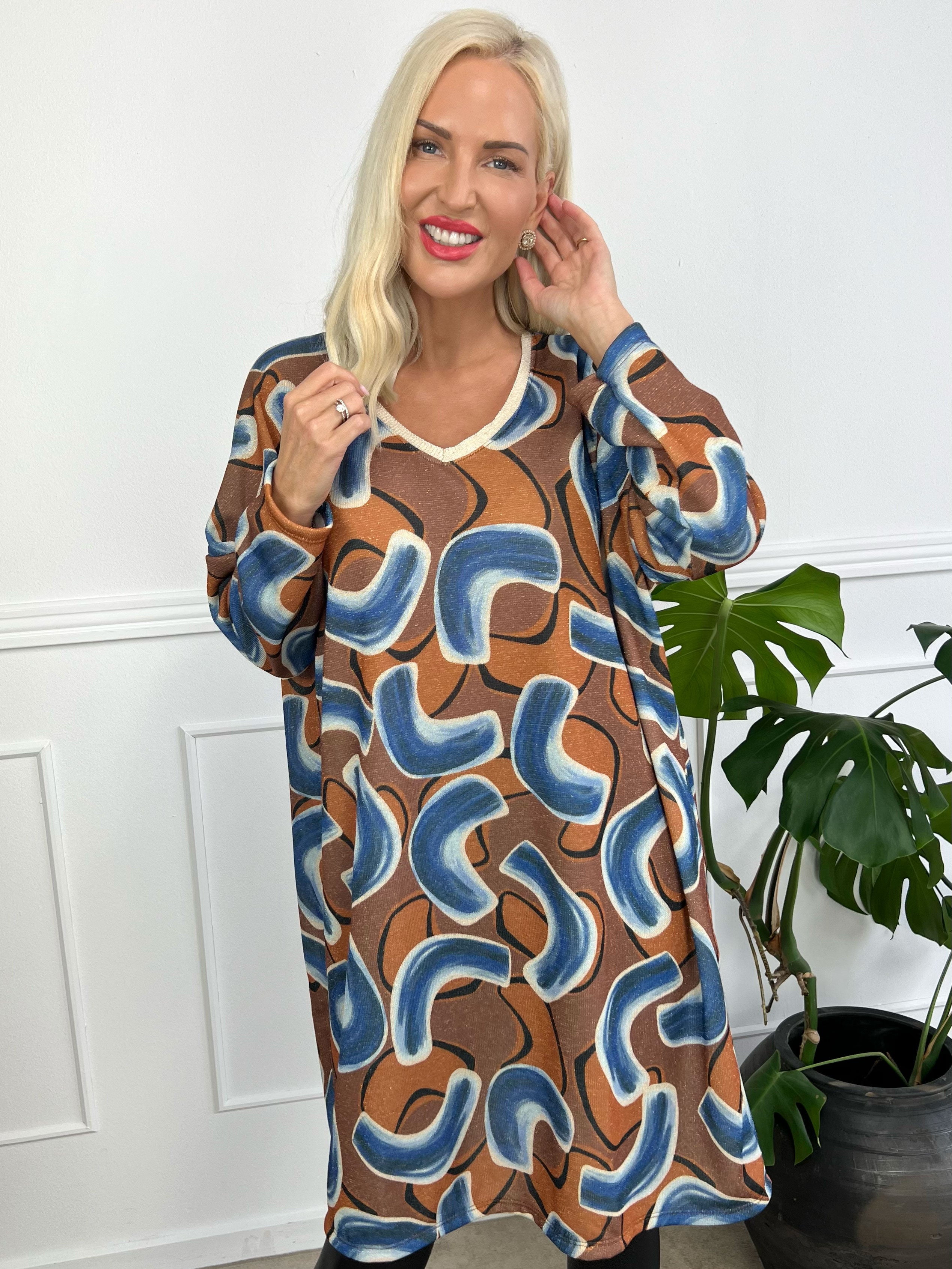 Astria - Mönstrad klänning med små glittertrådar